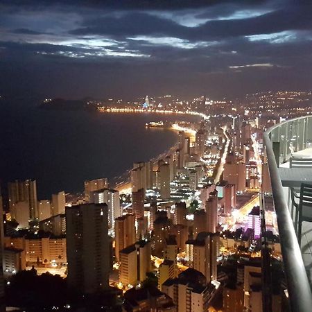 شقة Deluxe Penthouse On The 42Nd Floor With Amazing Sea Views بينايدورم المظهر الخارجي الصورة