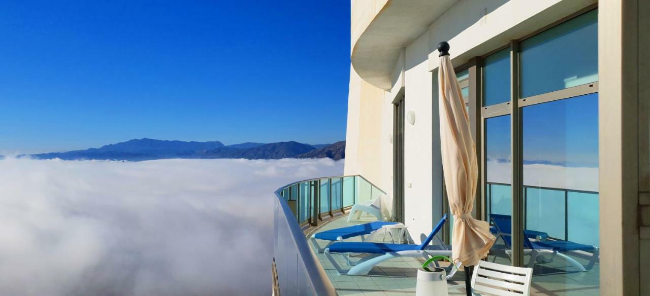 شقة Deluxe Penthouse On The 42Nd Floor With Amazing Sea Views بينايدورم المظهر الخارجي الصورة